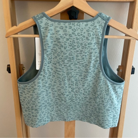 Athleta Blue Cheetah Print Aurora Seamless Crop Rib Tank - Picture 5 of 16